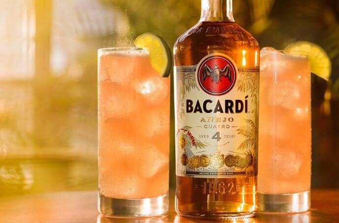 BACARDI ANEJO CUATRO 4YO RUM zblizenie na butelke i koktajle